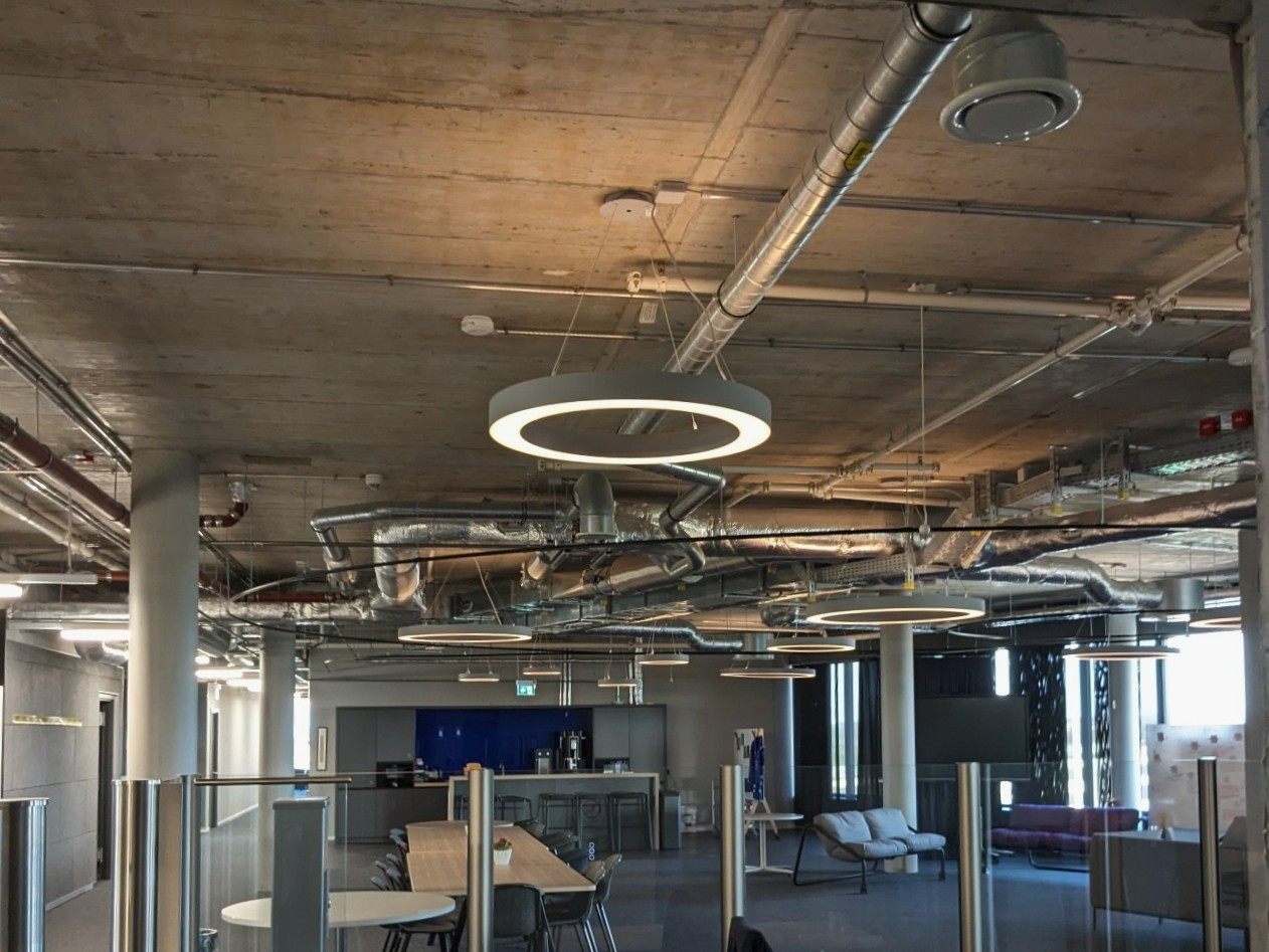 Foyer des Bürogebäudes Bochum mit Leuchten