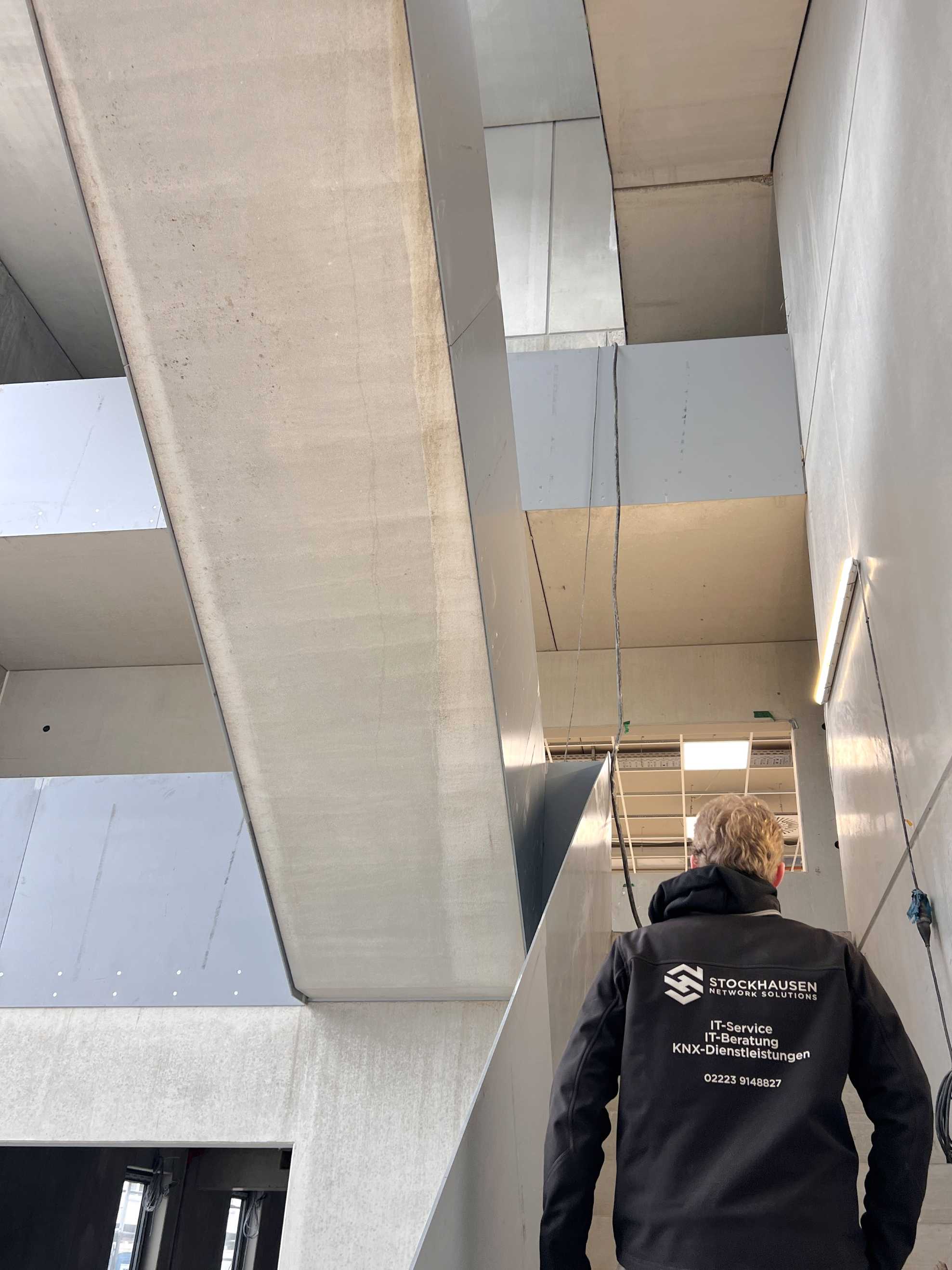 Foyer des Büro- und Produktionsgebäudes Engelskirchen
