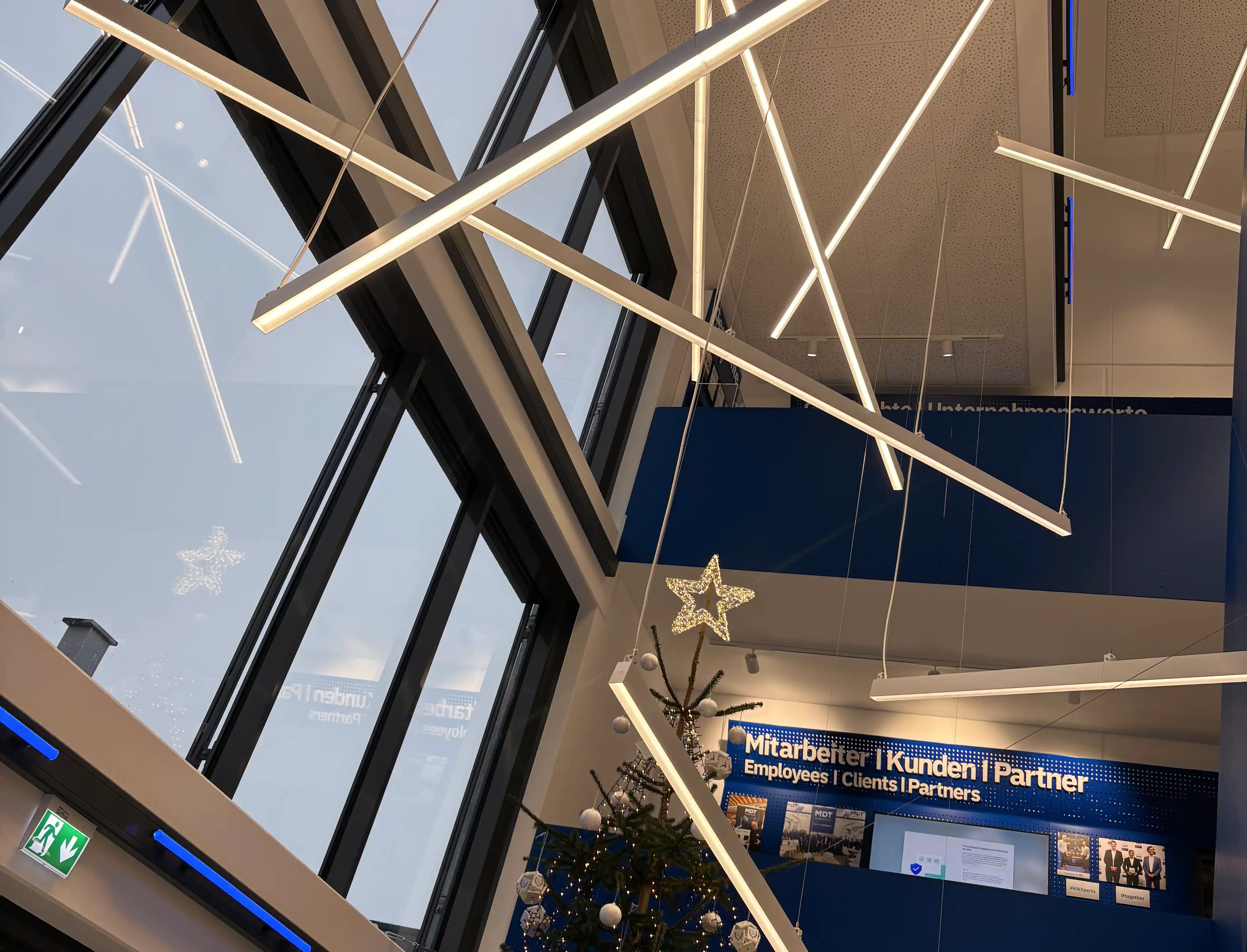 Foyer des Büro- und Produktionsgebäudes Engelskirchen