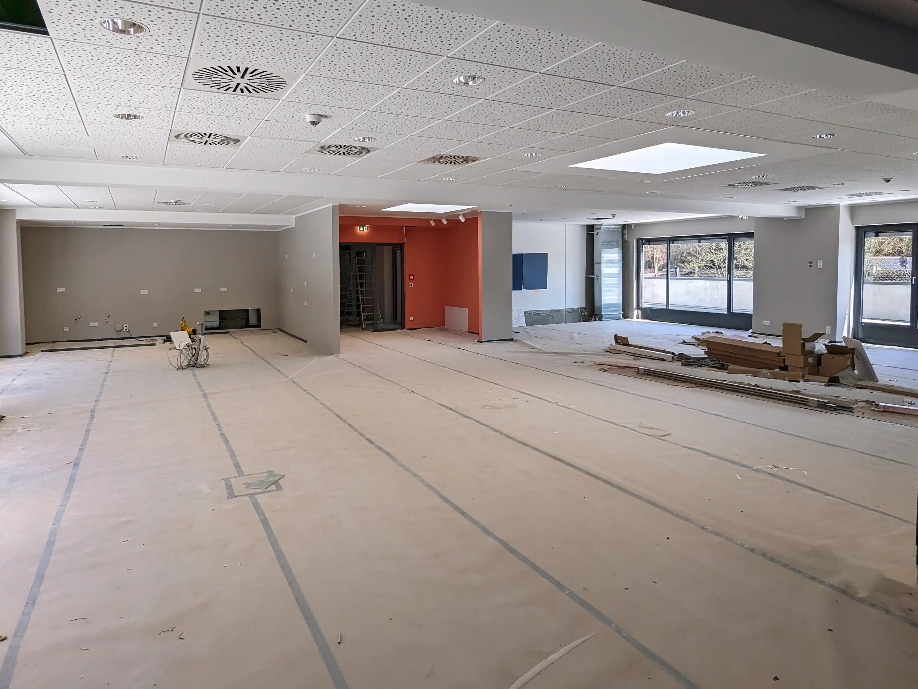 Raum im Büro- und Produktionsgebäude Engelskirchen während der Bauphase